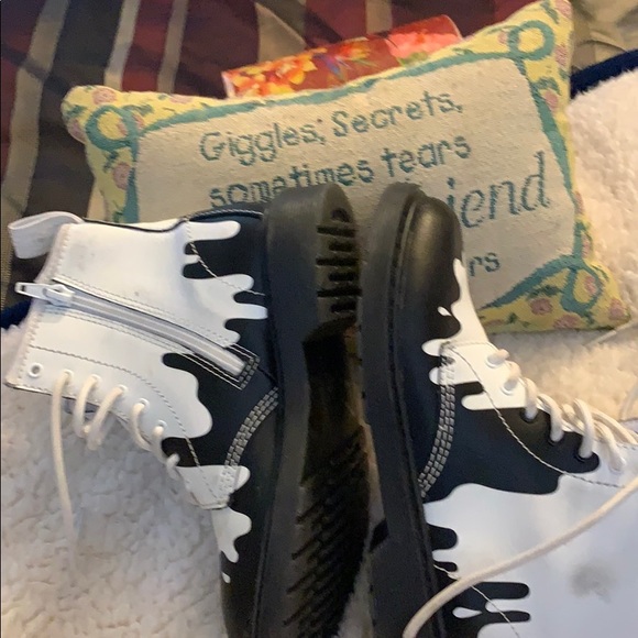 Boots - Picture 6 of 7